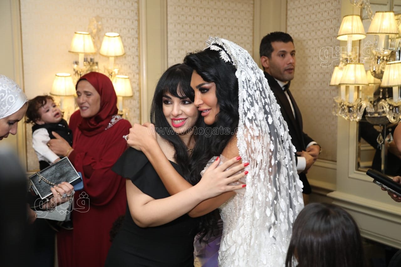 الكينج ونجوم الفن والإعلام يحتفلون بزفاف سالي عبد السلام ومؤمن الباز (10)