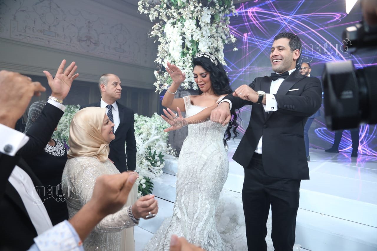 الكينج ونجوم الفن والإعلام يحتفلون بزفاف سالي عبد السلام ومؤمن الباز (26)