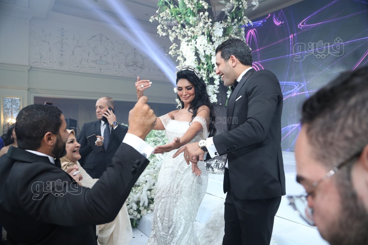 الكينج ونجوم الفن والإعلام يحتفلون بزفاف سالي عبد السلام ومؤمن الباز (27)
