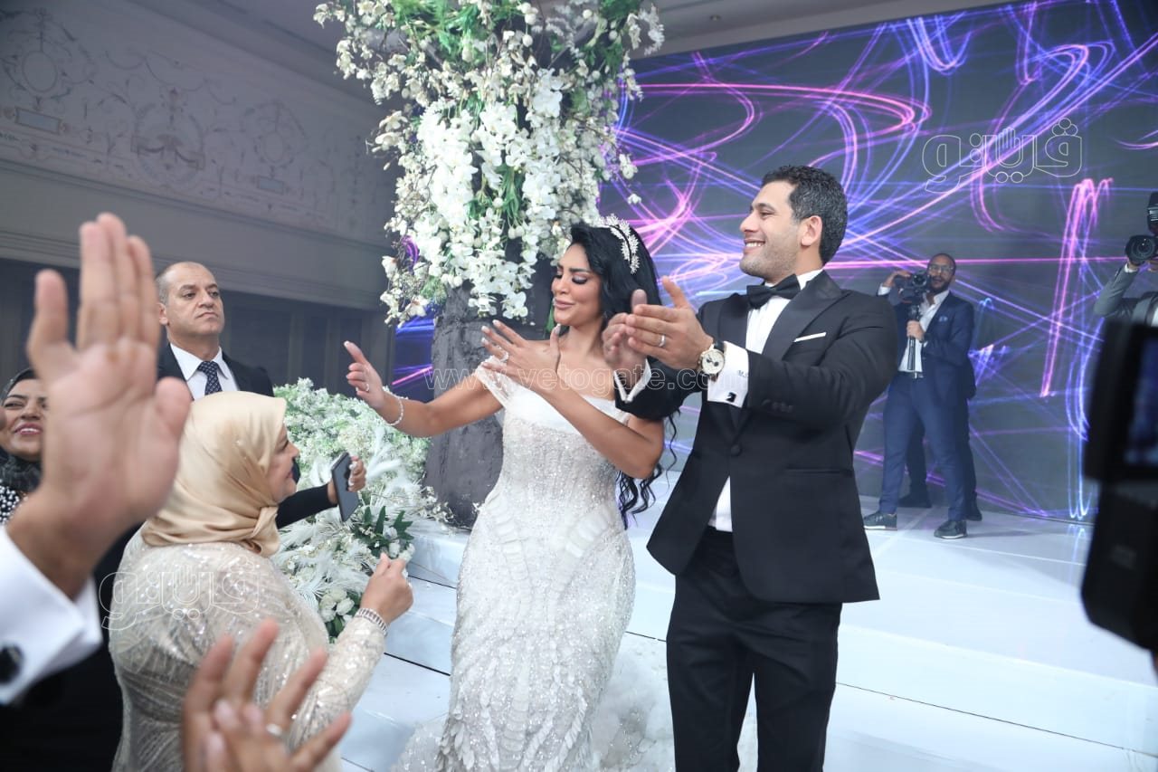 الكينج ونجوم الفن والإعلام يحتفلون بزفاف سالي عبد السلام ومؤمن الباز (28)