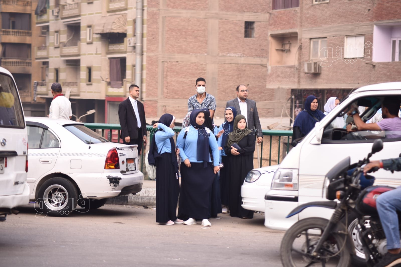 التلاميذ على أسوار الدائري.. شاهد طرق مواصلات الطلاب في أول أيام العام الدراسي (4)