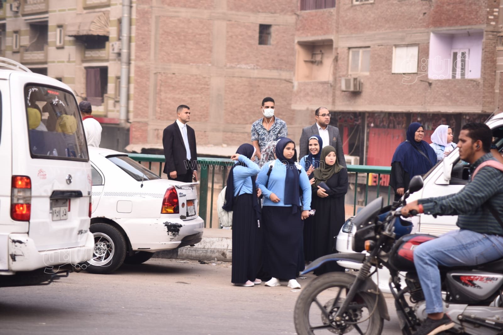 التلاميذ على أسوار الدائري.. شاهد طرق مواصلات الطلاب في أول أيام العام الدراسي (5)