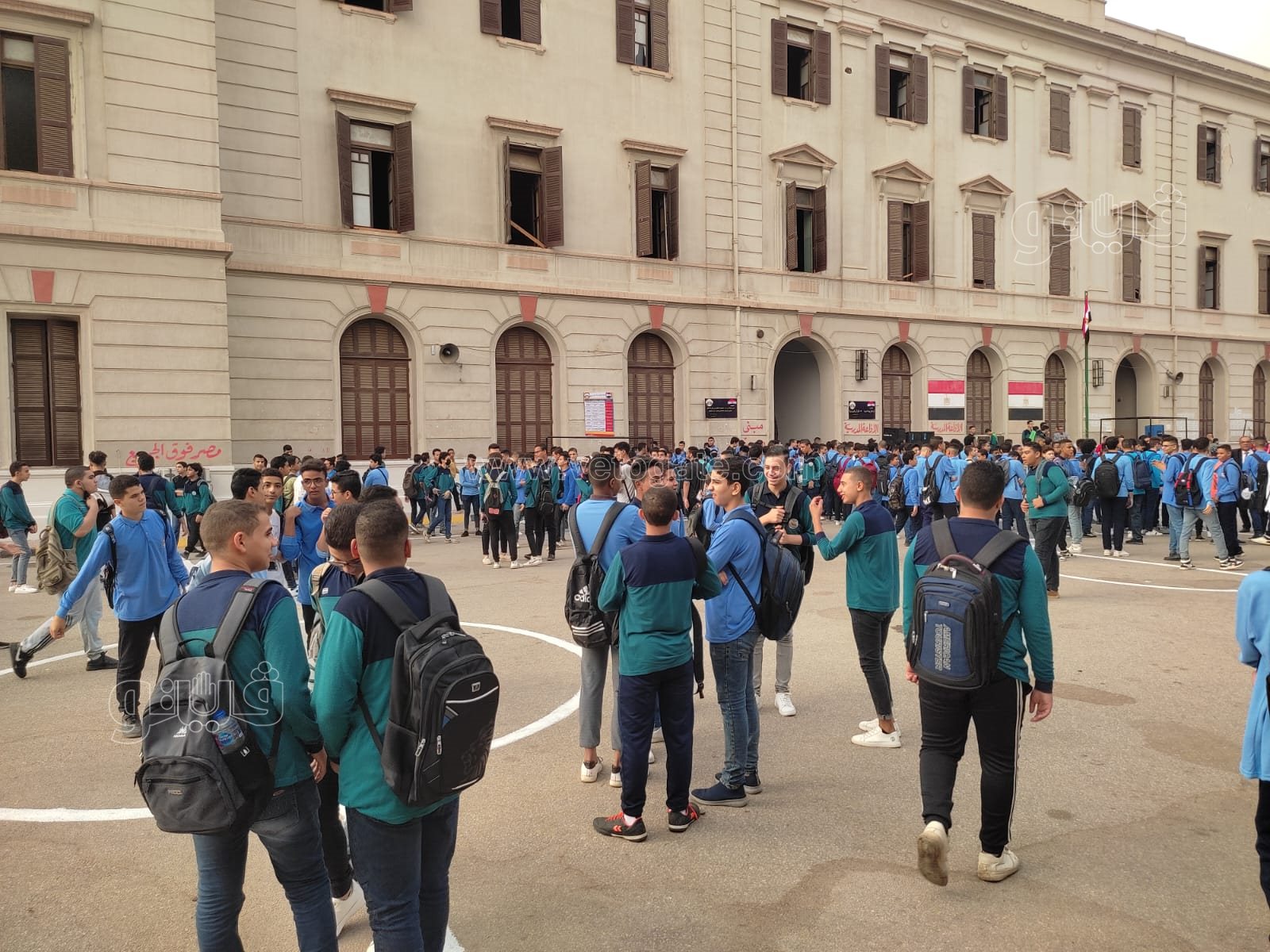طوابير الطلاب أمام مدرسة السعيدية بأول أيام العام الدراسي الجديد (10)