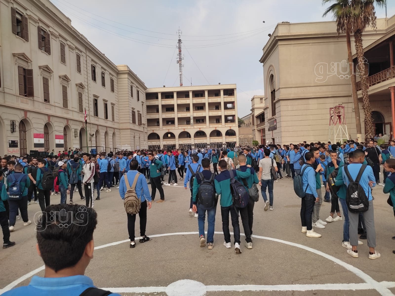 طوابير الطلاب أمام مدرسة السعيدية بأول أيام العام الدراسي الجديد (1)