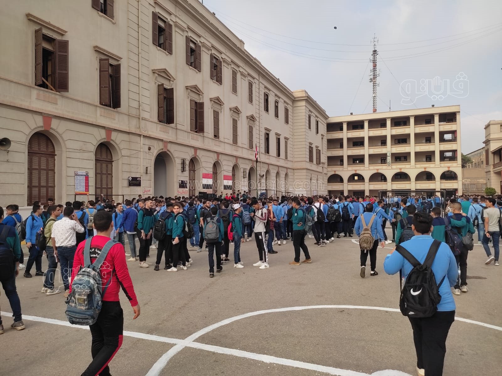 طوابير الطلاب أمام مدرسة السعيدية بأول أيام العام الدراسي الجديد (9)