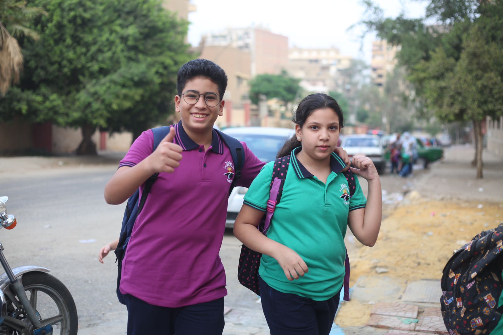 برفقة ذويهم.. توافد الطلاب على مدارس القاهرة (11)