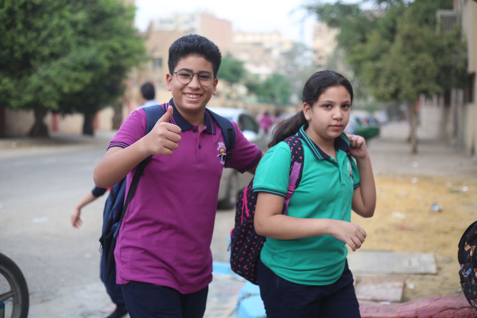 برفقة ذويهم.. توافد الطلاب على مدارس القاهرة (5)