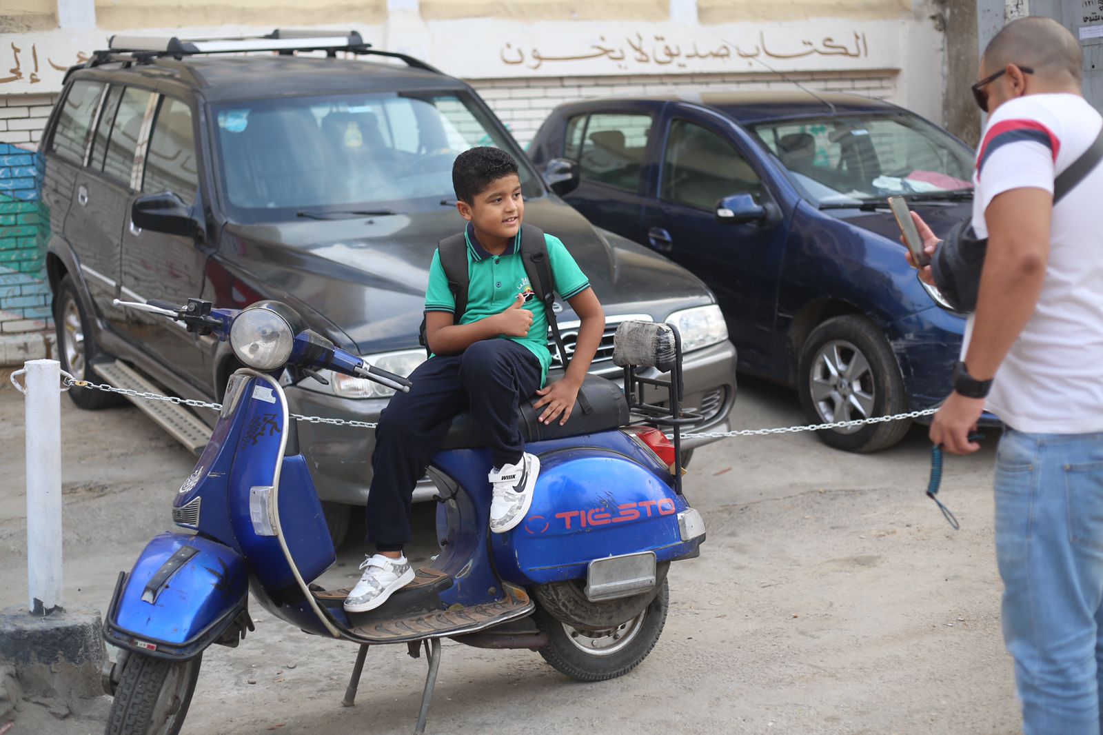 برفقة ذويهم.. توافد الطلاب على مدارس القاهرة (2)