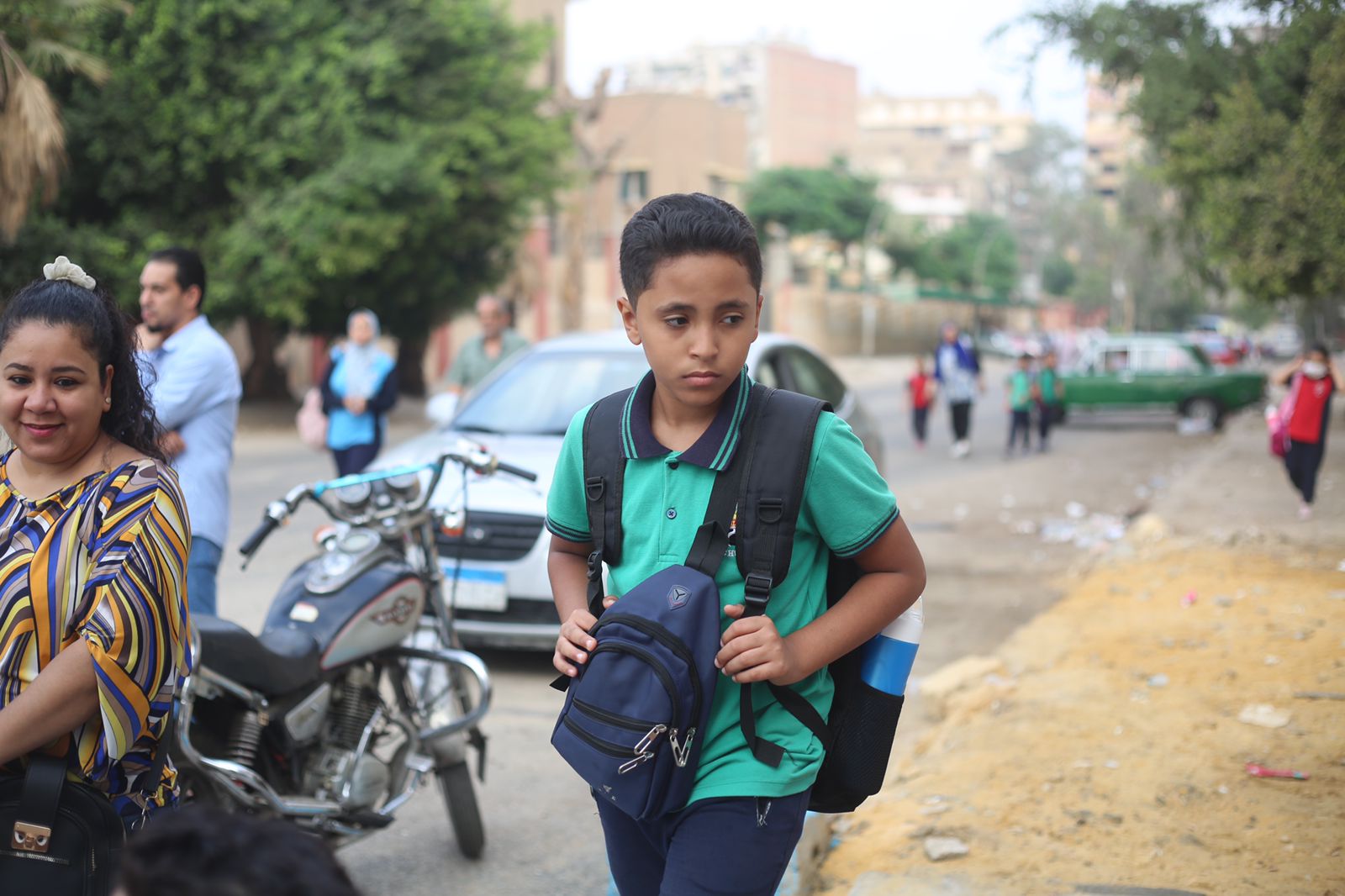 برفقة ذويهم.. توافد الطلاب على مدارس القاهرة (3)