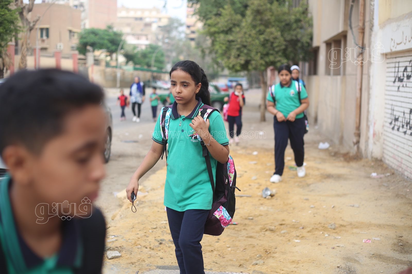 برفقة ذويهم.. توافد الطلاب على مدارس القاهرة (10)