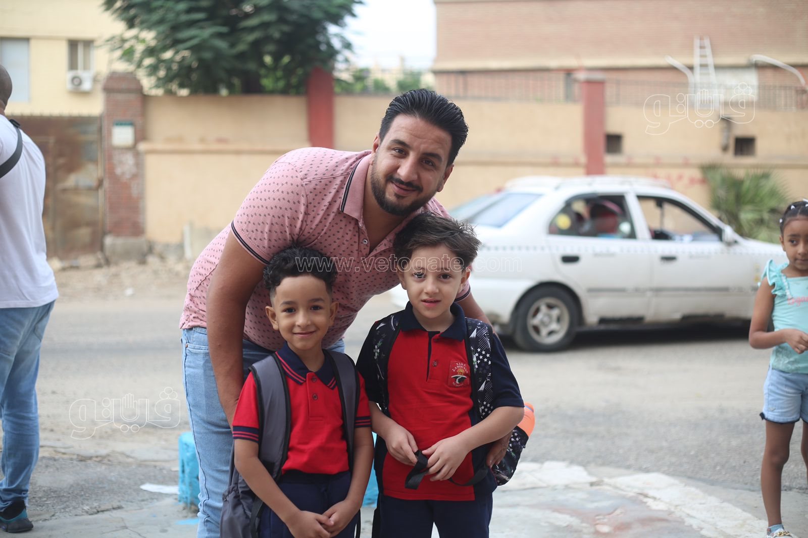 برفقة ذويهم.. توافد الطلاب على مدارس القاهرة (14)