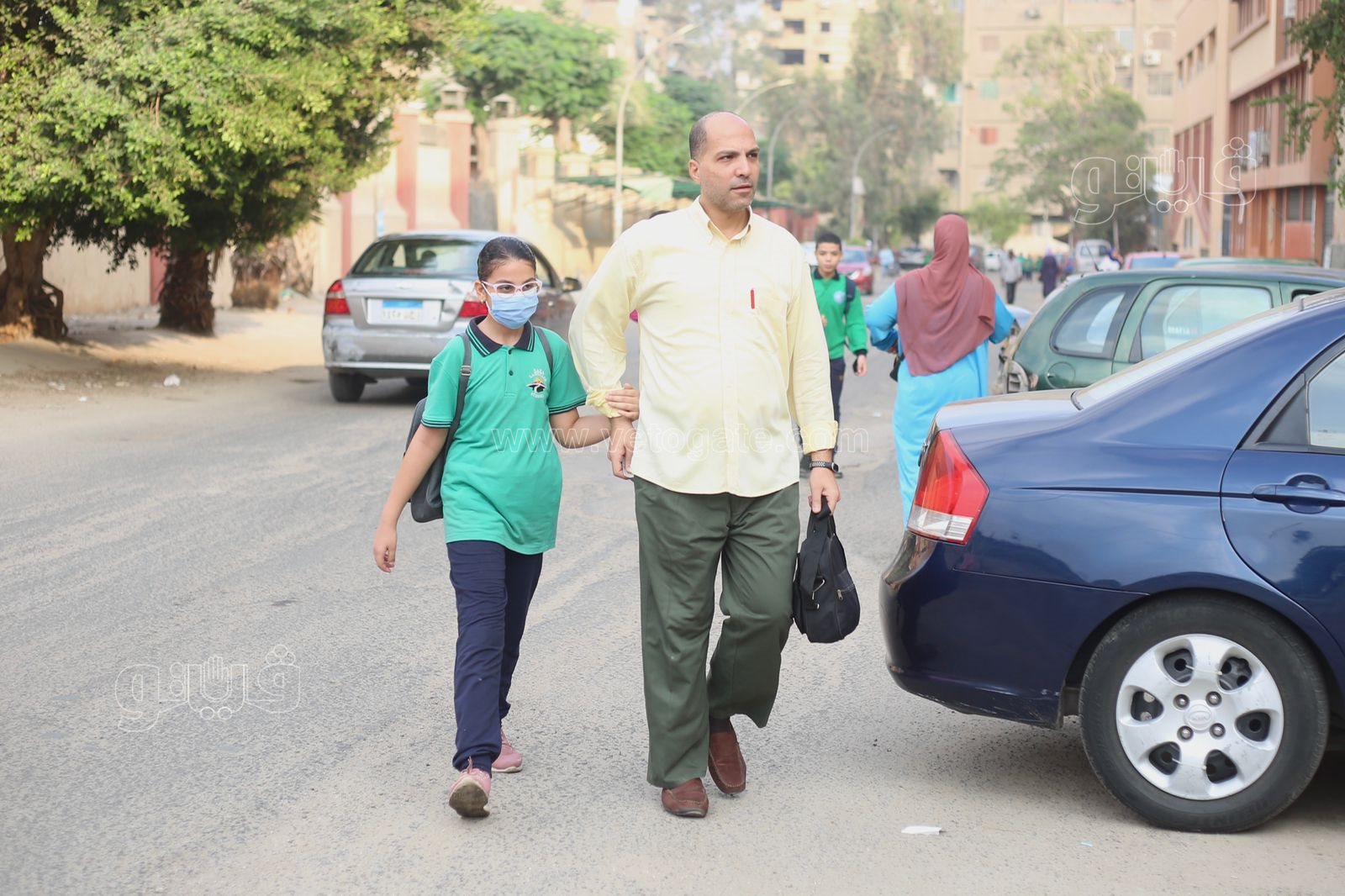 برفقة ذويهم.. توافد الطلاب على مدارس القاهرة (15)