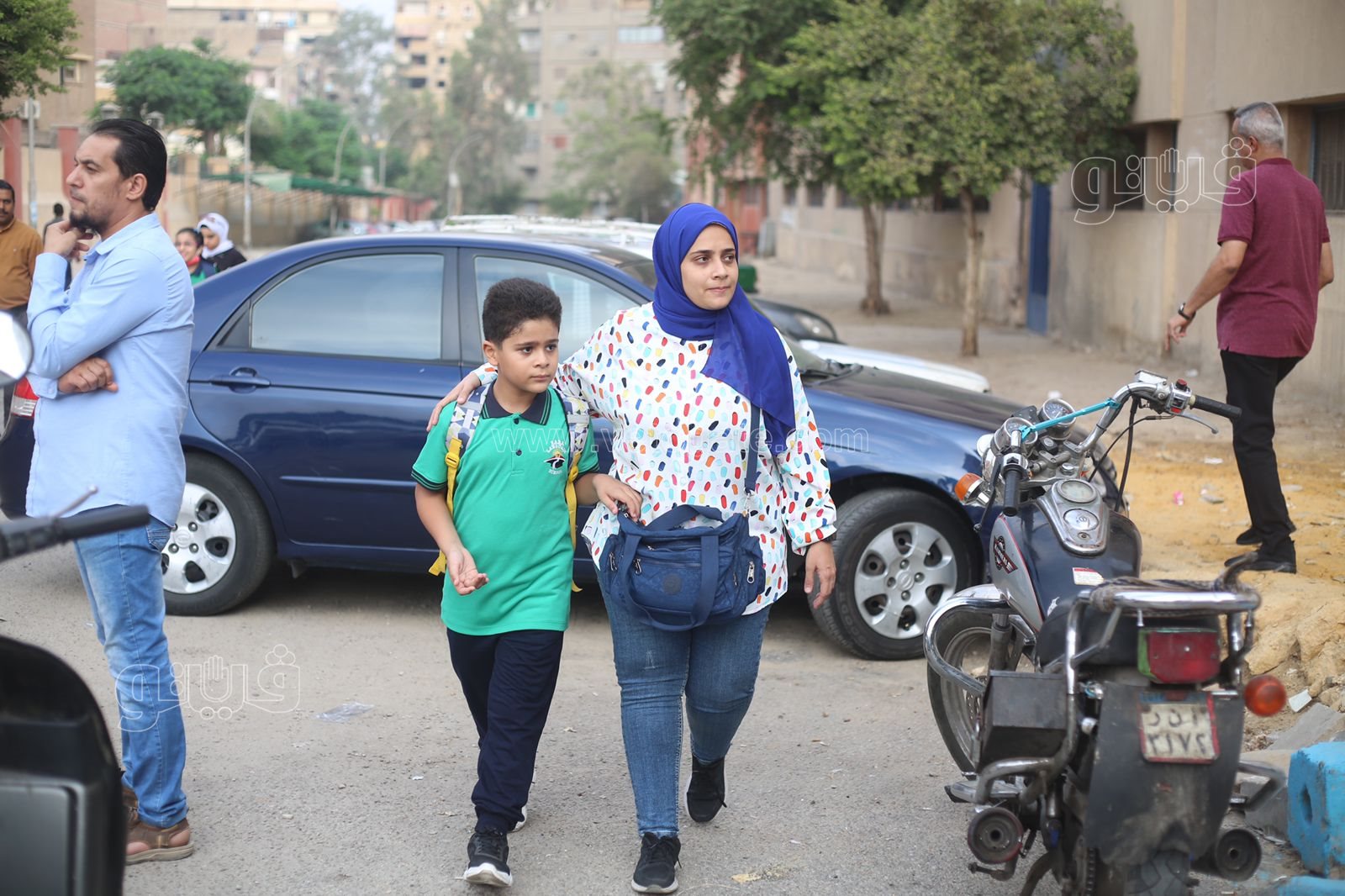 برفقة ذويهم.. توافد الطلاب على مدارس القاهرة (16)