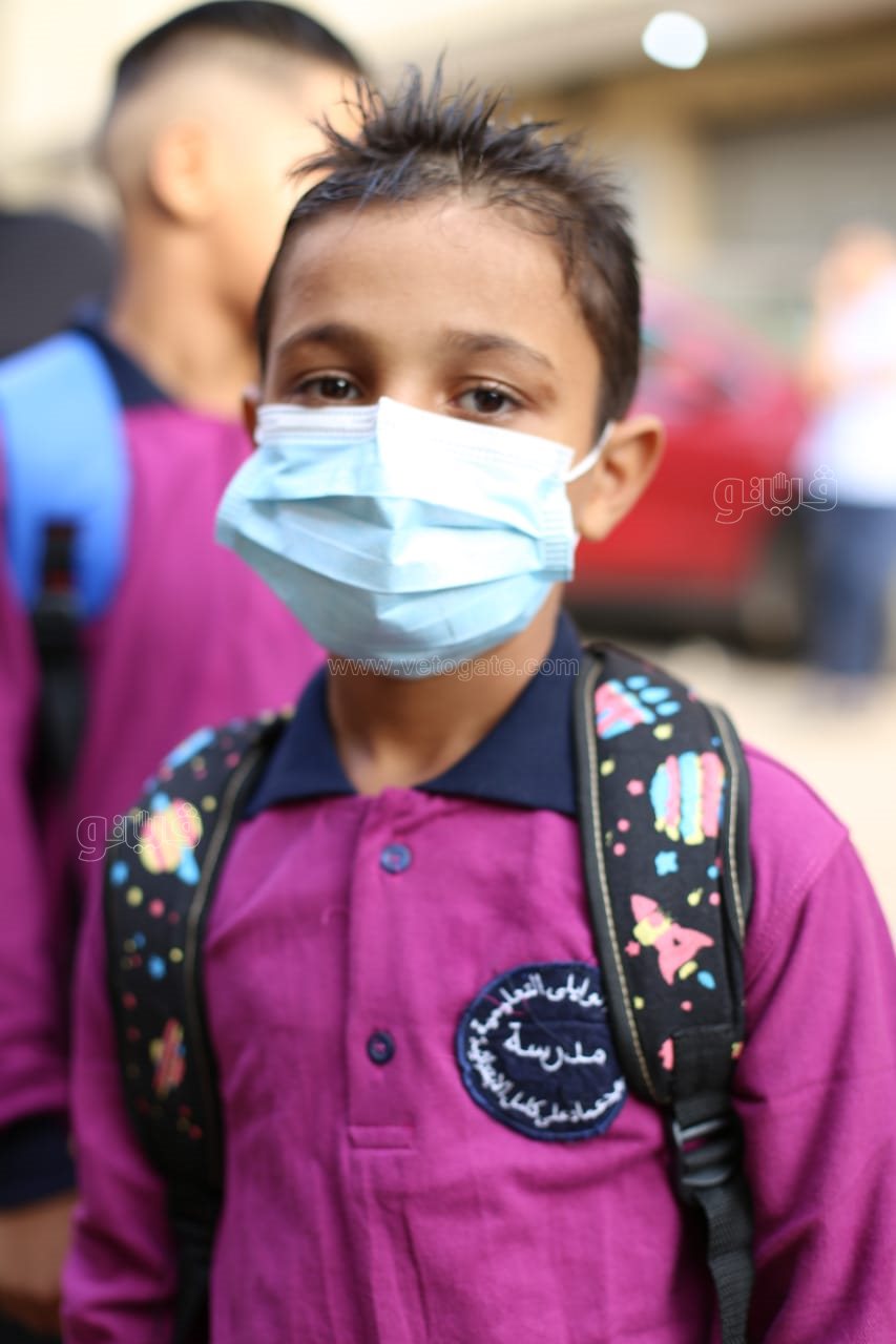 الكمامة وقياس الحرارة.. إجراءات احترازية مشددة قبل دخول الطلاب للمدارس (4)