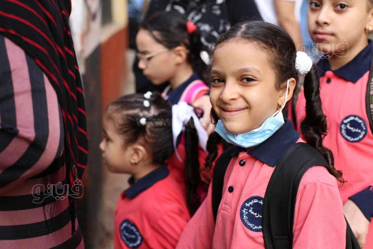 الكمامة وقياس الحرارة.. إجراءات احترازية مشددة قبل دخول الطلاب للمدارس (2)