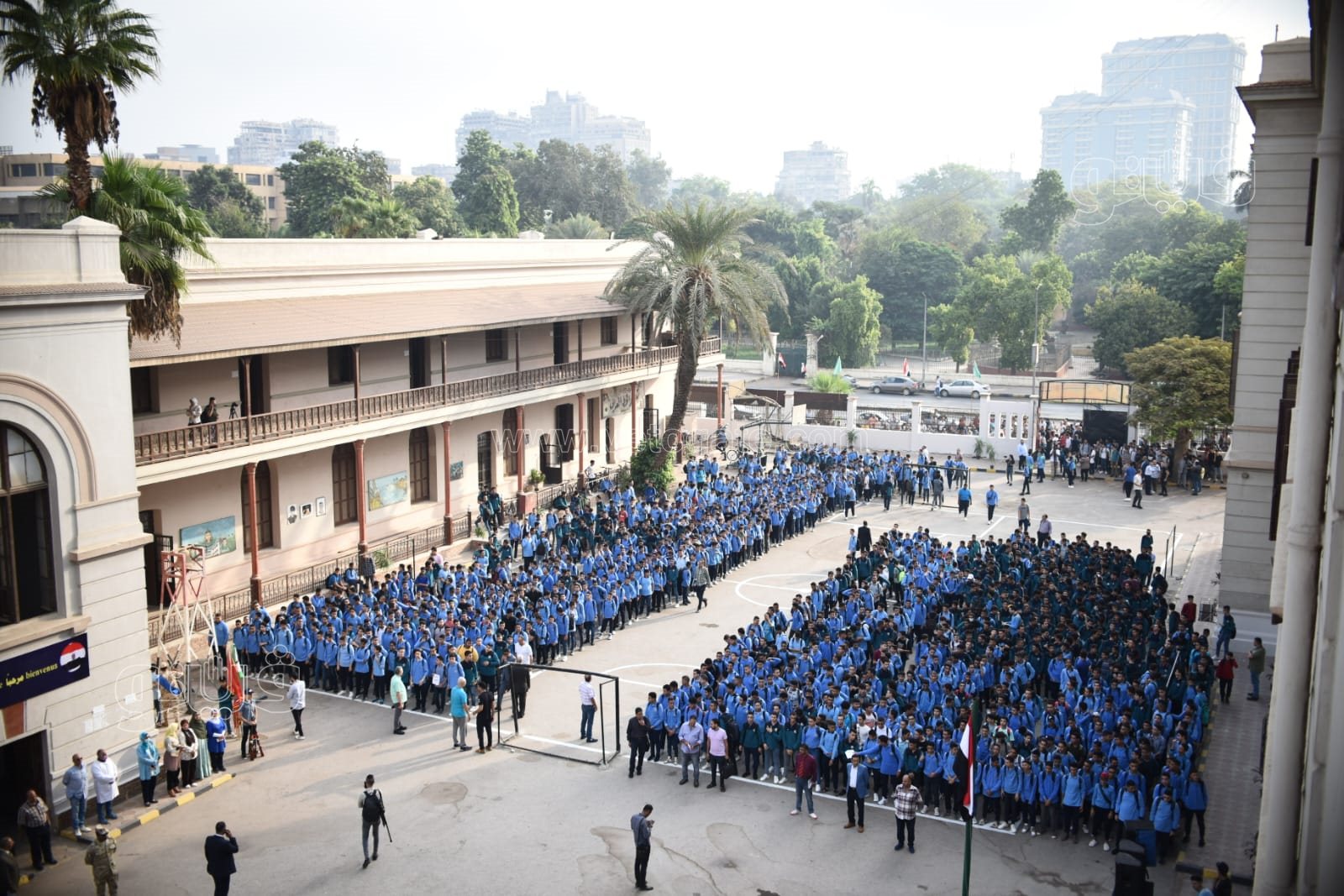 همة ونشاط.. طلاب مدرسية السعيدية يؤدون التمارين الرياضية بطابور الصباح (24)
