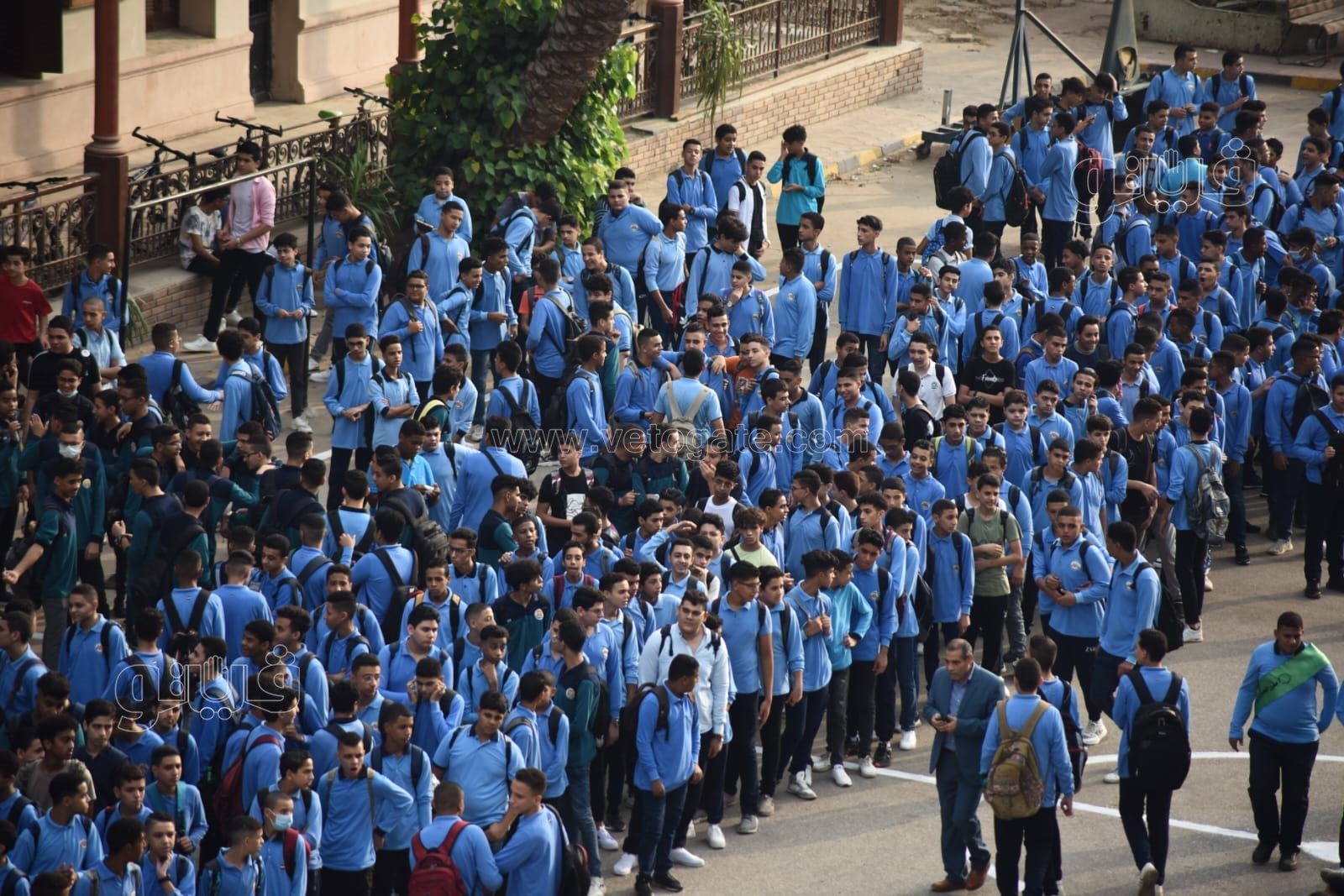 همة ونشاط.. طلاب مدرسية السعيدية يؤدون التمارين الرياضية بطابور الصباح (27)