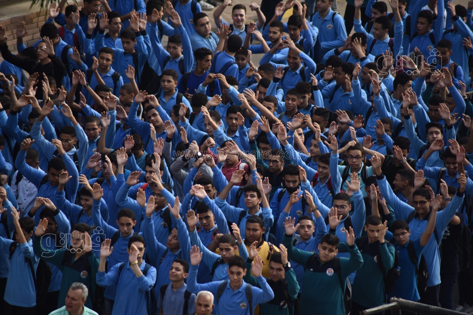 همة ونشاط.. طلاب مدرسية السعيدية يؤدون التمارين الرياضية بطابور الصباح (12)