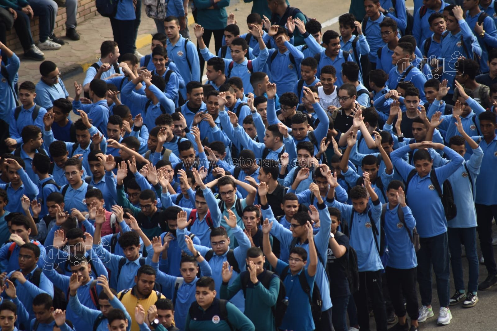 همة ونشاط.. طلاب مدرسية السعيدية يؤدون التمارين الرياضية بطابور الصباح (32)