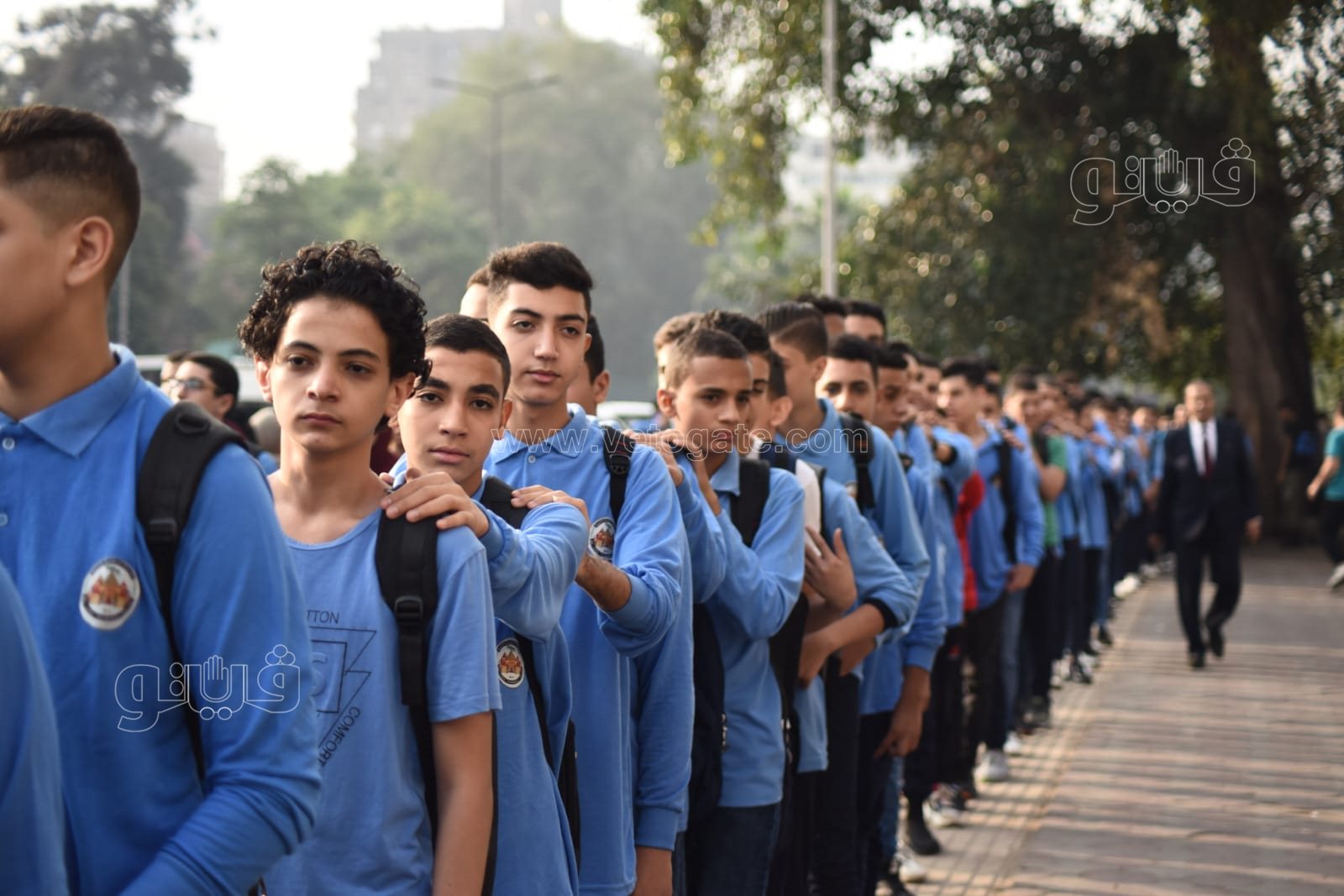 همة ونشاط.. طلاب مدرسية السعيدية يؤدون التمارين الرياضية بطابور الصباح (5)