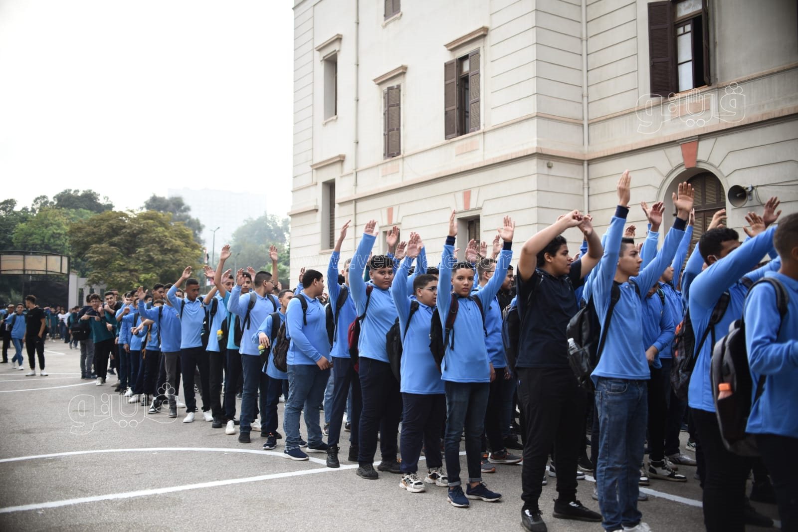 همة ونشاط.. طلاب مدرسية السعيدية يؤدون التمارين الرياضية بطابور الصباح (14)
