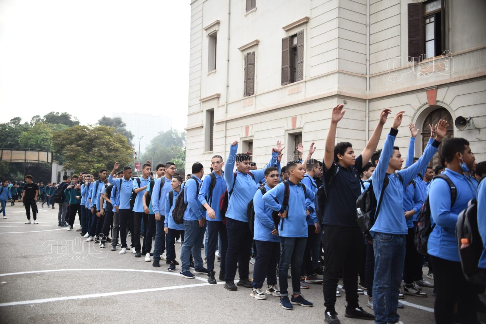 همة ونشاط.. طلاب مدرسية السعيدية يؤدون التمارين الرياضية بطابور الصباح (4)