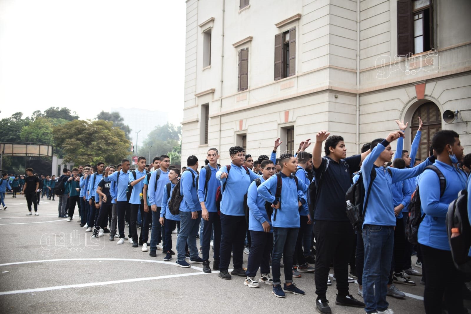 همة ونشاط.. طلاب مدرسية السعيدية يؤدون التمارين الرياضية بطابور الصباح (20)