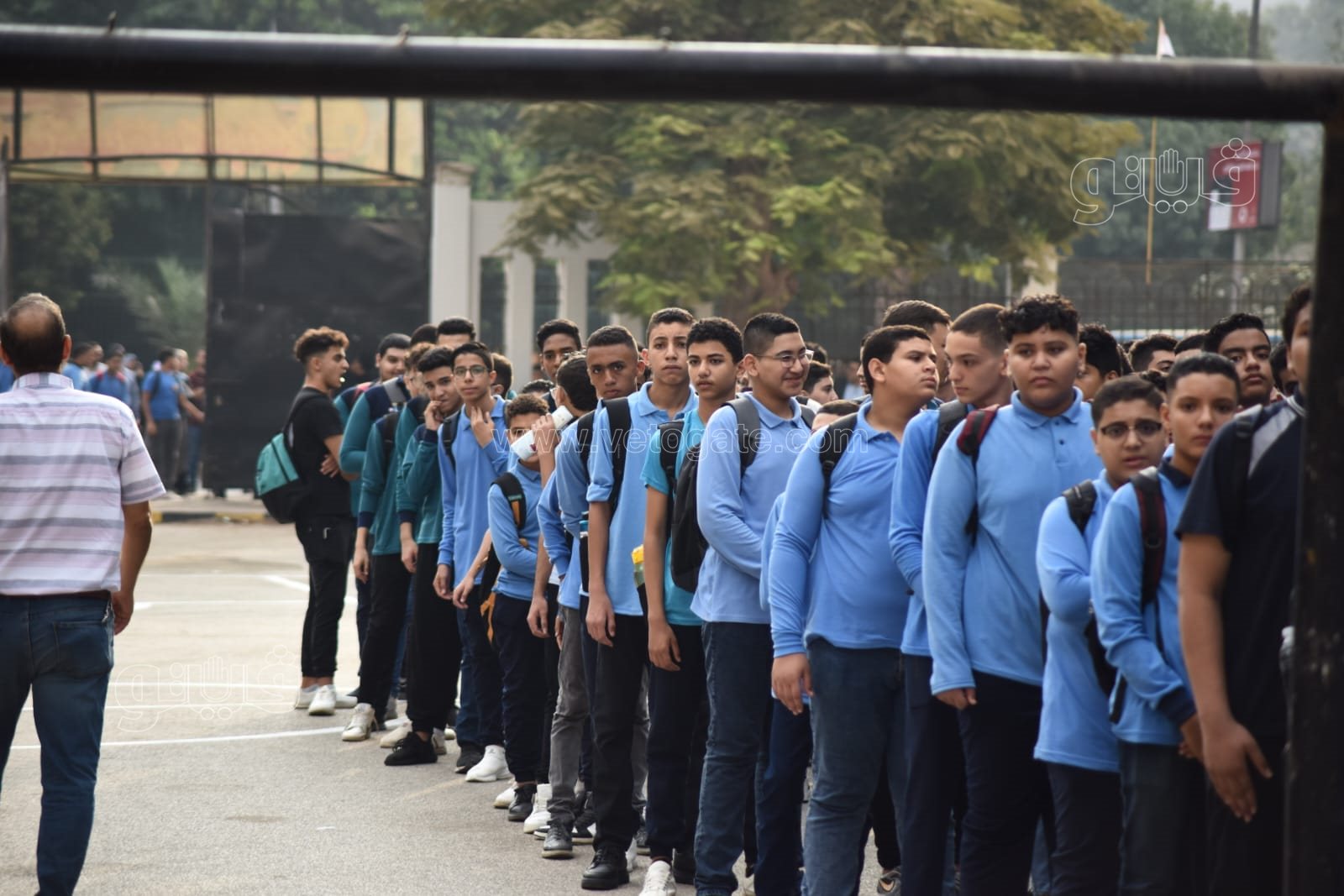 همة ونشاط.. طلاب مدرسية السعيدية يؤدون التمارين الرياضية بطابور الصباح (13)
