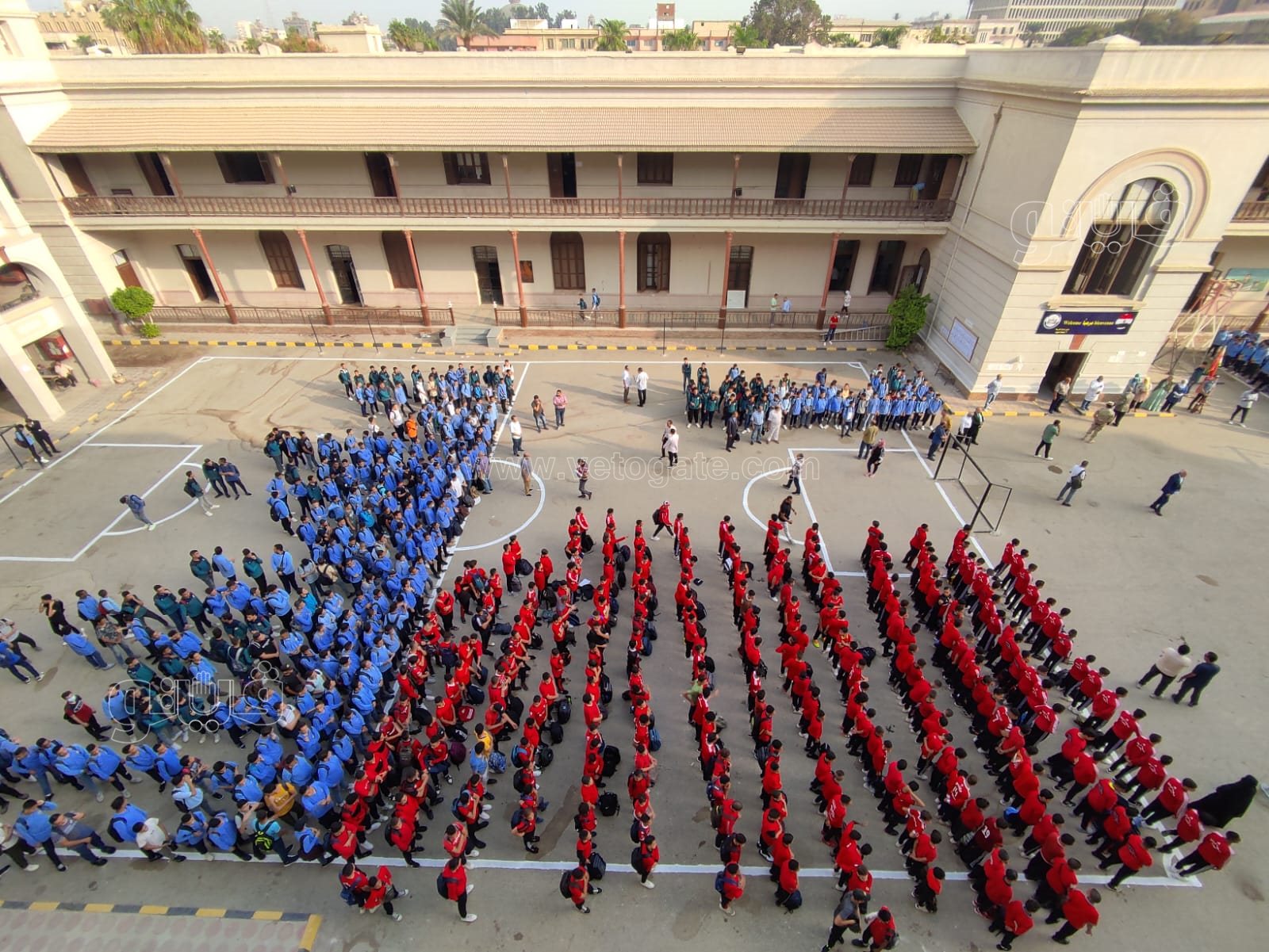 همة ونشاط.. طلاب مدرسية السعيدية يؤدون التمارين الرياضية بطابور الصباح (35)