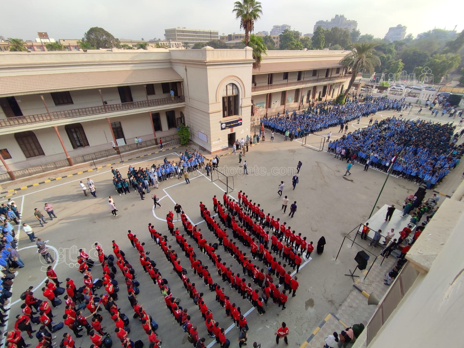 همة ونشاط.. طلاب مدرسية السعيدية يؤدون التمارين الرياضية بطابور الصباح (23)