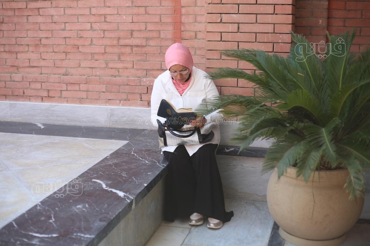  احتفال المواطنين بذكرى نصر أكتوبر أمام قبر مبارك (15)