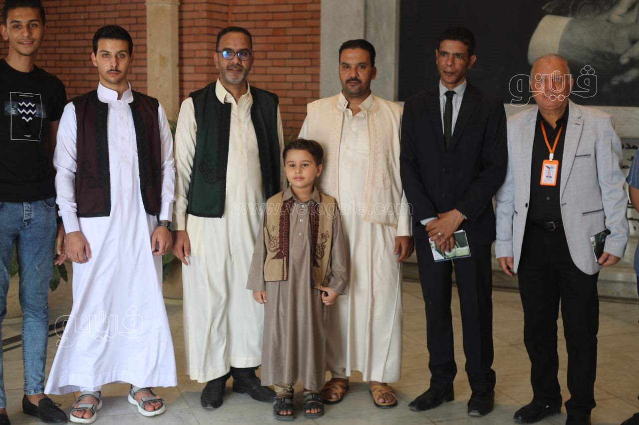  احتفال المواطنين بذكرى نصر أكتوبر أمام قبر مبارك (17)