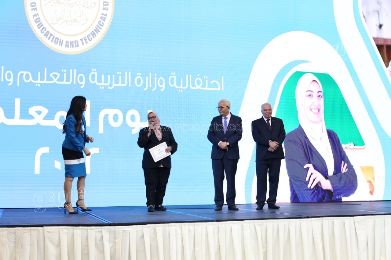 وزير التعليم يكرم المعلمين المتميزين على مستوى الجمهورية (1)