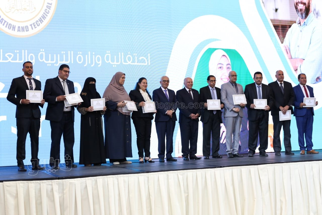 وزير التعليم يكرم المعلمين المتميزين على مستوى الجمهورية (7)