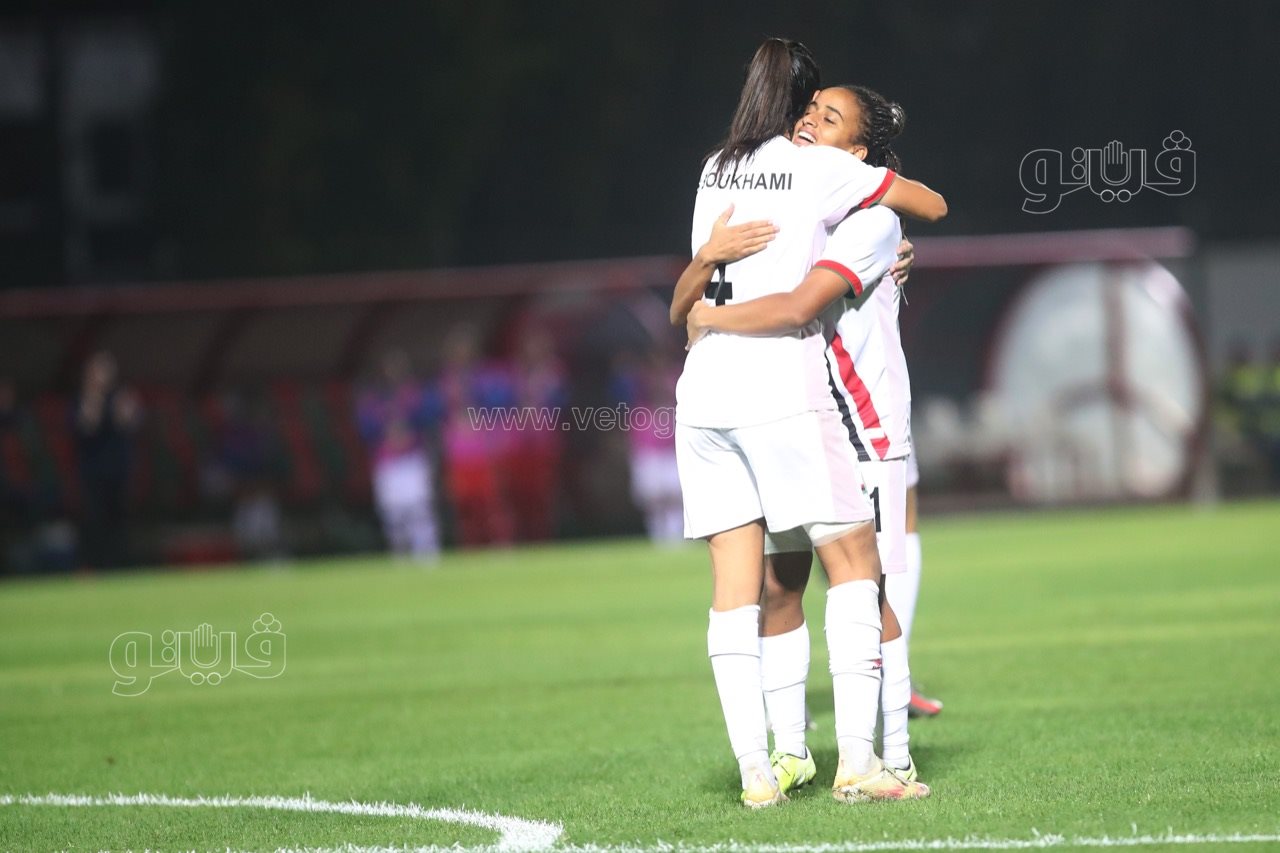 الجيش الملكي وديترمين جيرلز (2)