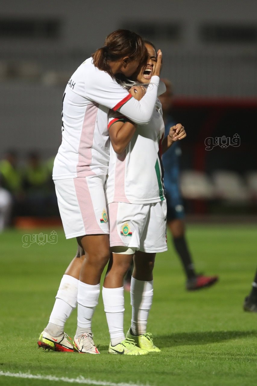 الجيش الملكي وديترمين جيرلز (7)