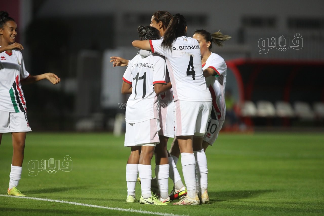 الجيش الملكي وديترمين جيرلز (24)