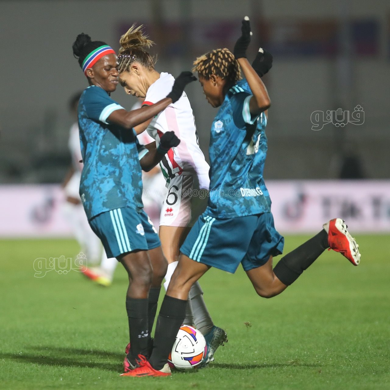 الجيش الملكي وديترمين جيرلز (25)