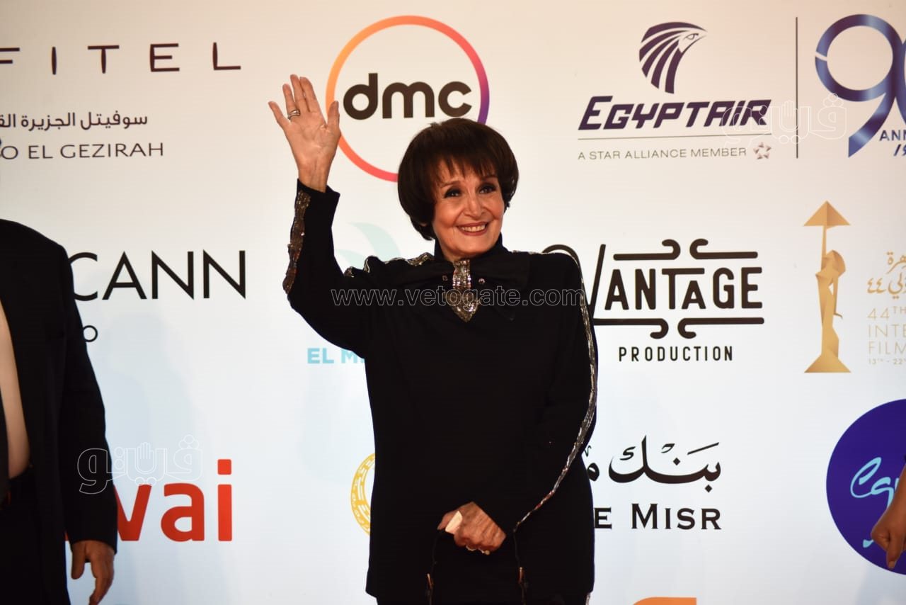 أبرز إطلالات نجمات الفن على ريد كاربت ختام القاهرة السينمائي (3)