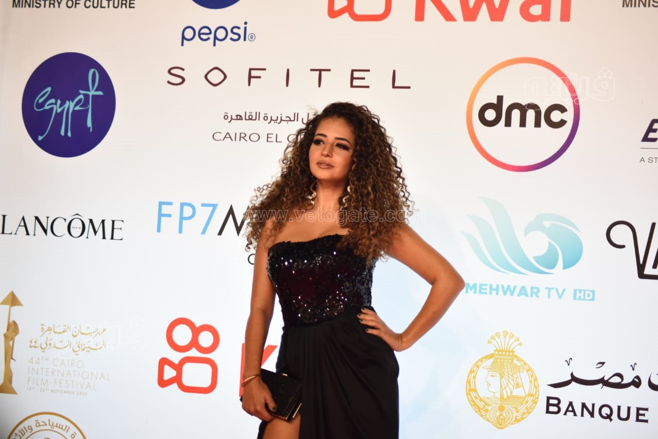 أبرز إطلالات نجمات الفن على ريد كاربت ختام القاهرة السينمائي (7)