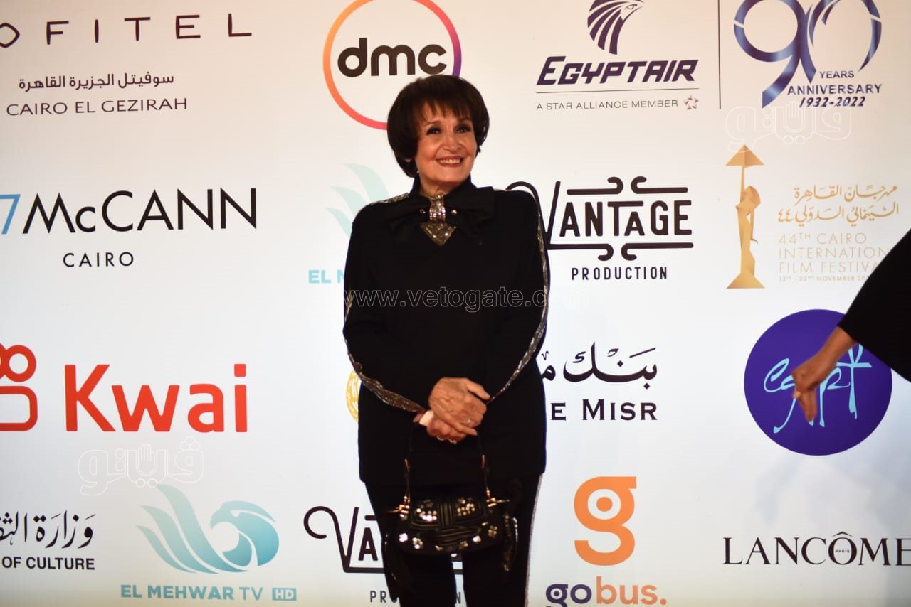 أبرز إطلالات نجمات الفن على ريد كاربت ختام القاهرة السينمائي (8)