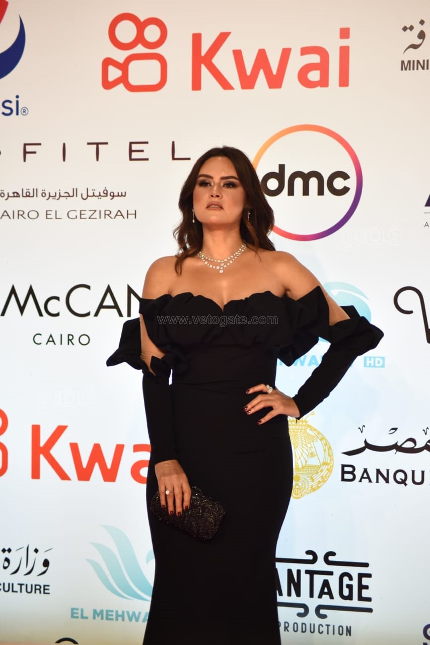 أبرز إطلالات نجمات الفن على ريد كاربت ختام القاهرة السينمائي (19)