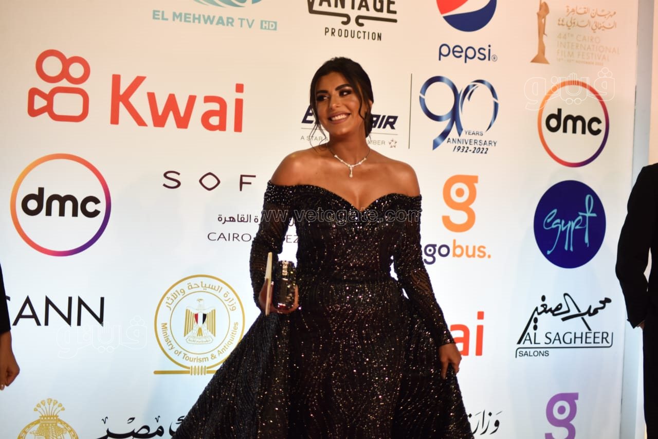 أبرز إطلالات نجمات الفن على ريد كاربت ختام القاهرة السينمائي (23)