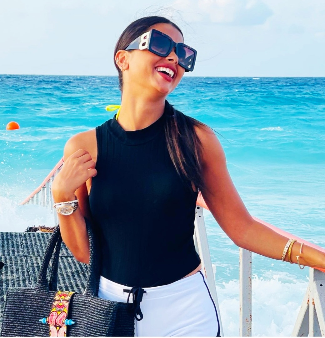 الإعلامية فرح على (2)