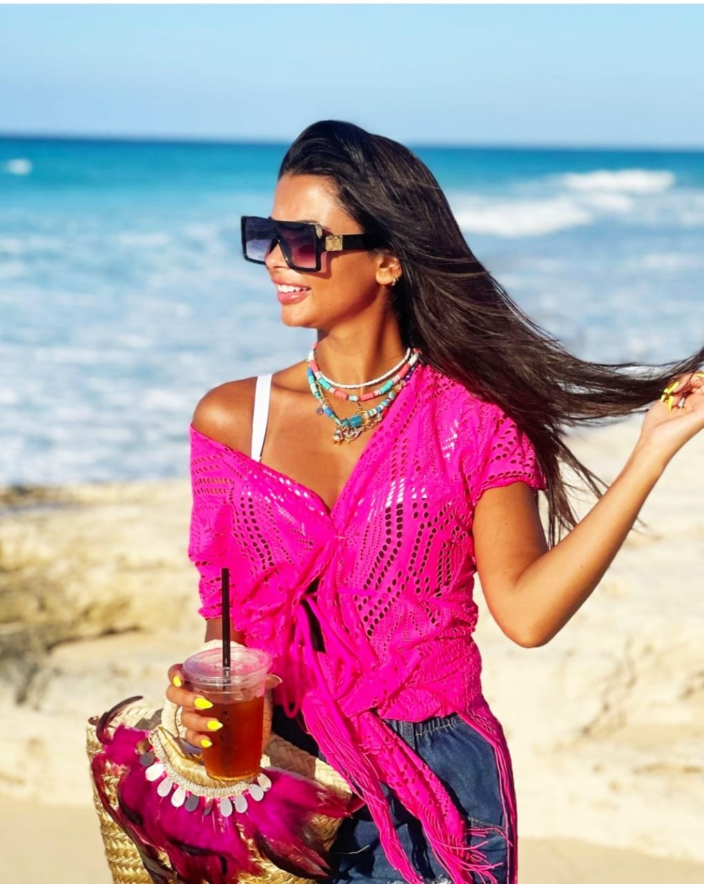 الإعلامية فرح على (3)