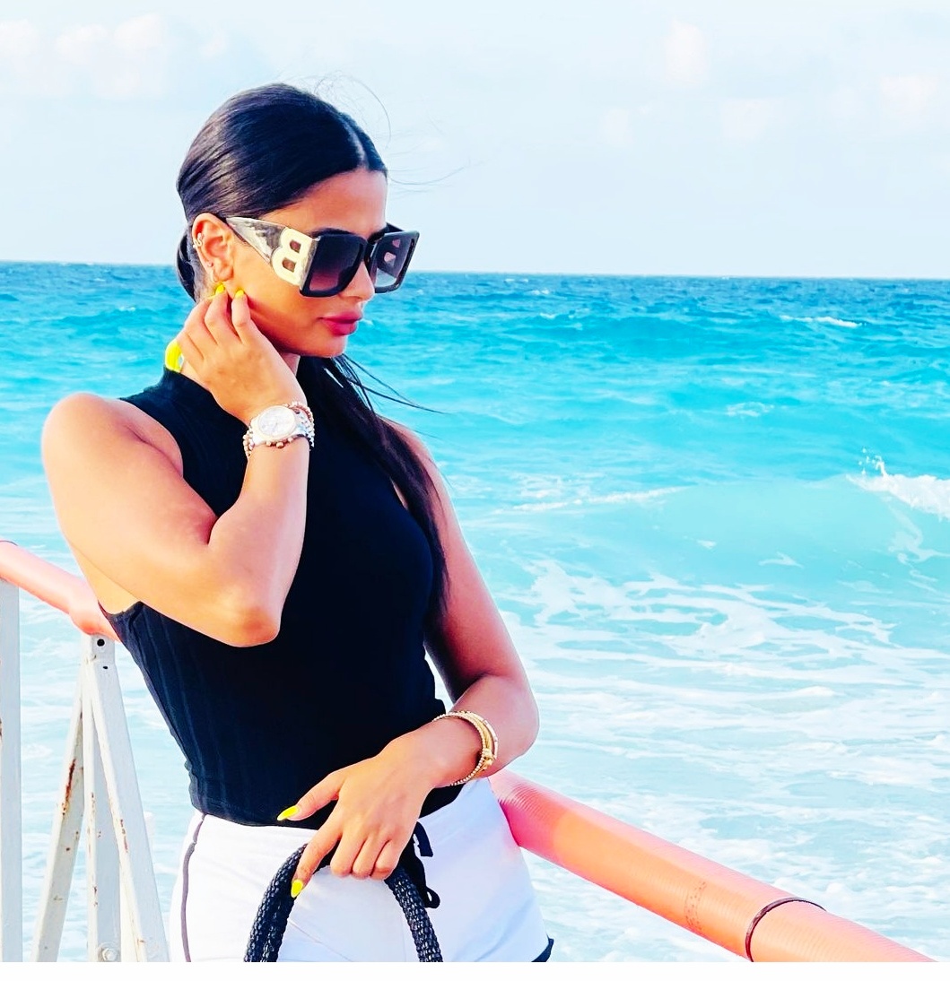 الإعلامية فرح على (5)