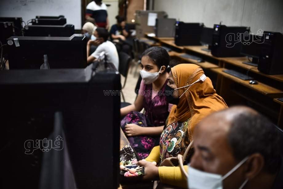 إقبال على معامل تنسيق جامعة القاهرة لتسجيل رغبات المرحلة الثانية (5)