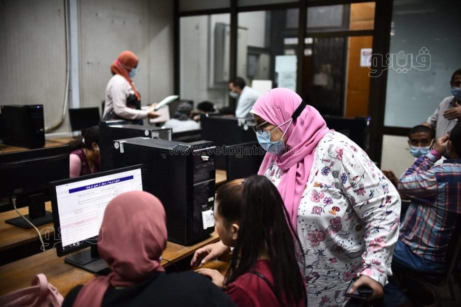 إقبال على معامل تنسيق جامعة القاهرة لتسجيل رغبات المرحلة الثانية (7)