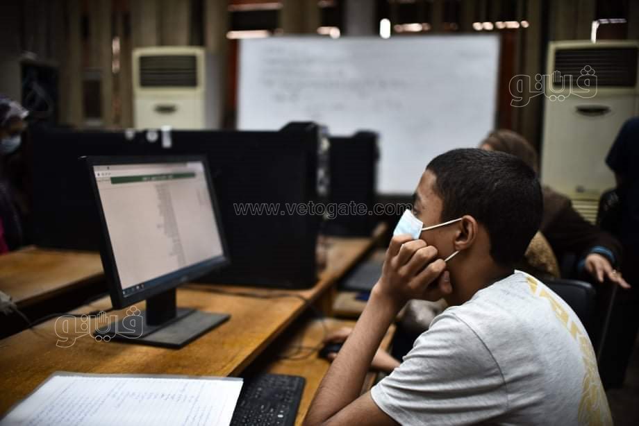 إقبال على معامل تنسيق جامعة القاهرة لتسجيل رغبات المرحلة الثانية (10)