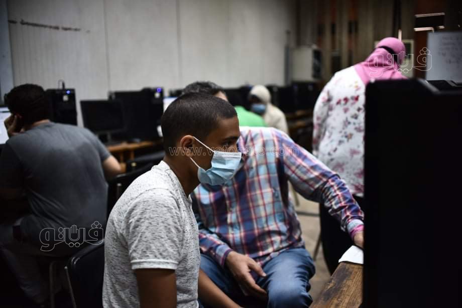 إقبال على معامل تنسيق جامعة القاهرة لتسجيل رغبات المرحلة الثانية (2)